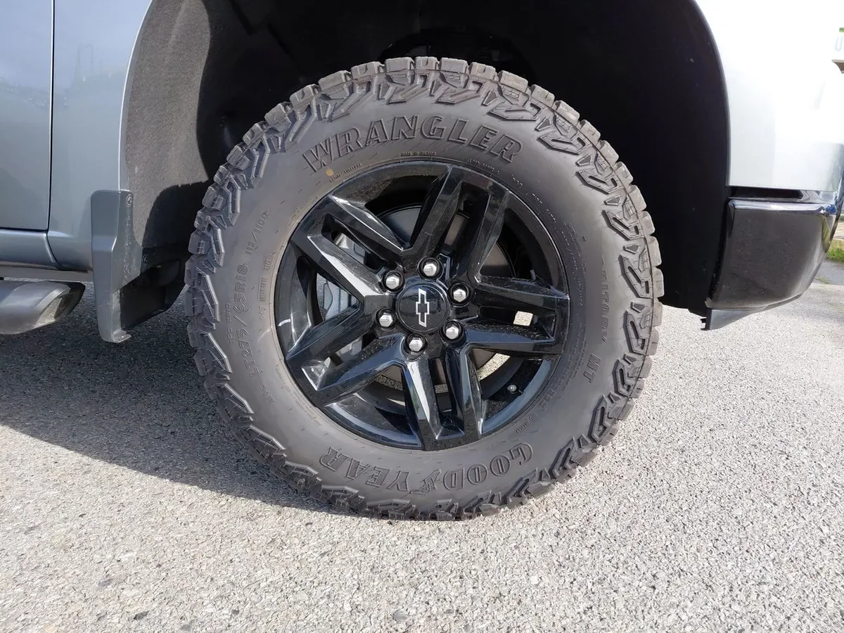 Chevrolet Silverado 5.3 Lt Trail Boss Z71 4x4 At 4p año 2026