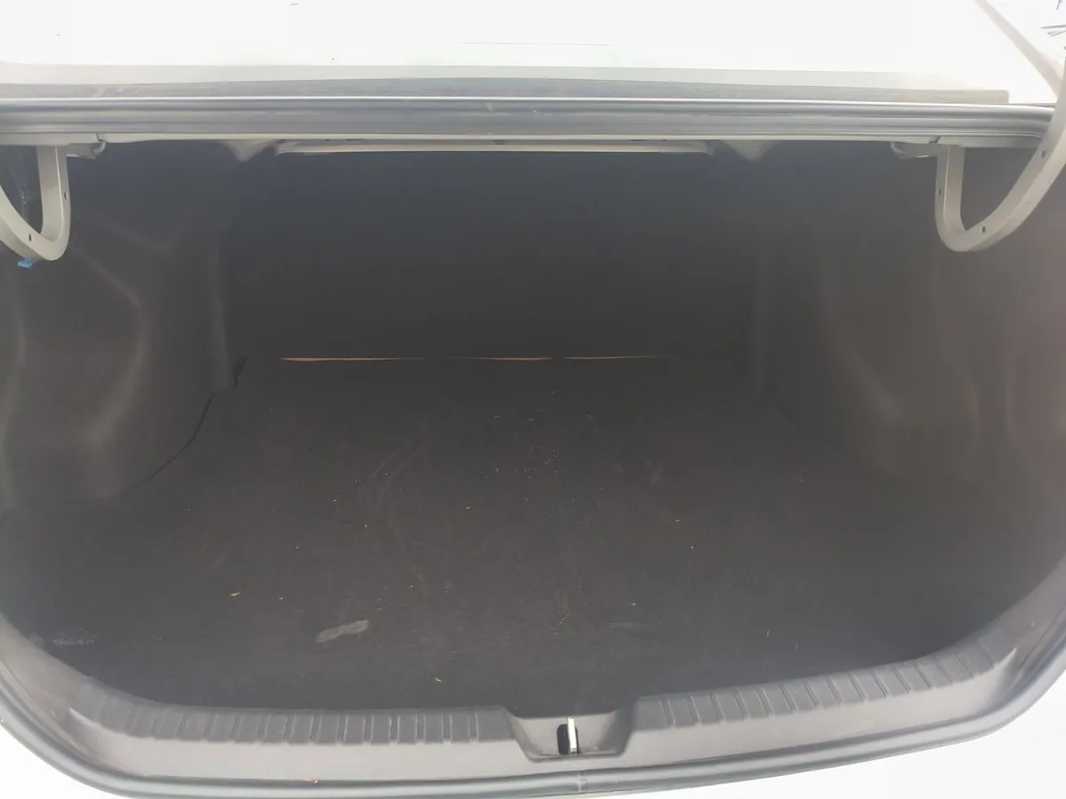 Toyota Yaris 1.5 Gli 4x2 Sdn Mt 4p año 2021