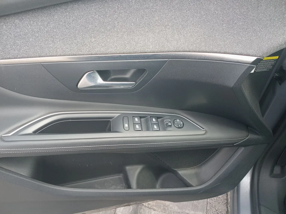 Peugeot 3008 1.5 Allure Bluehdi 4x2 130 Eat8 5p año 2020