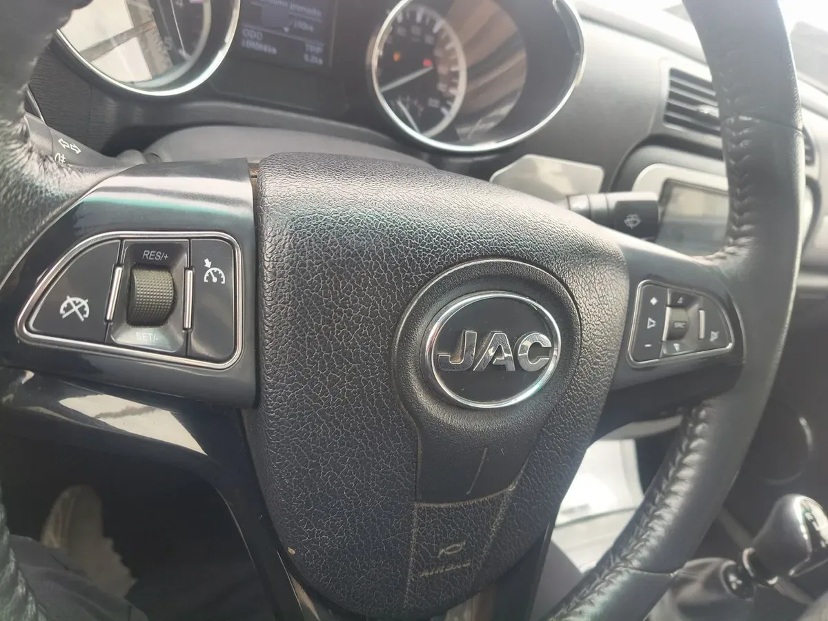 JAC T6 2.0 Comfort Diesel Dob. Cab. 4x2 Mt 4p año 2023