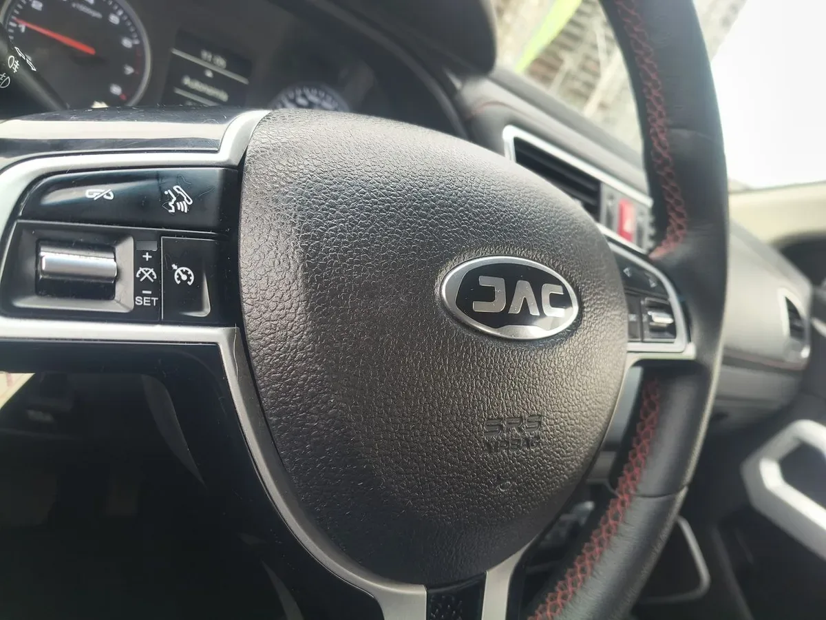 JAC Js2 1.5 Luxury 4x2 Cvt At 5p año 2025
