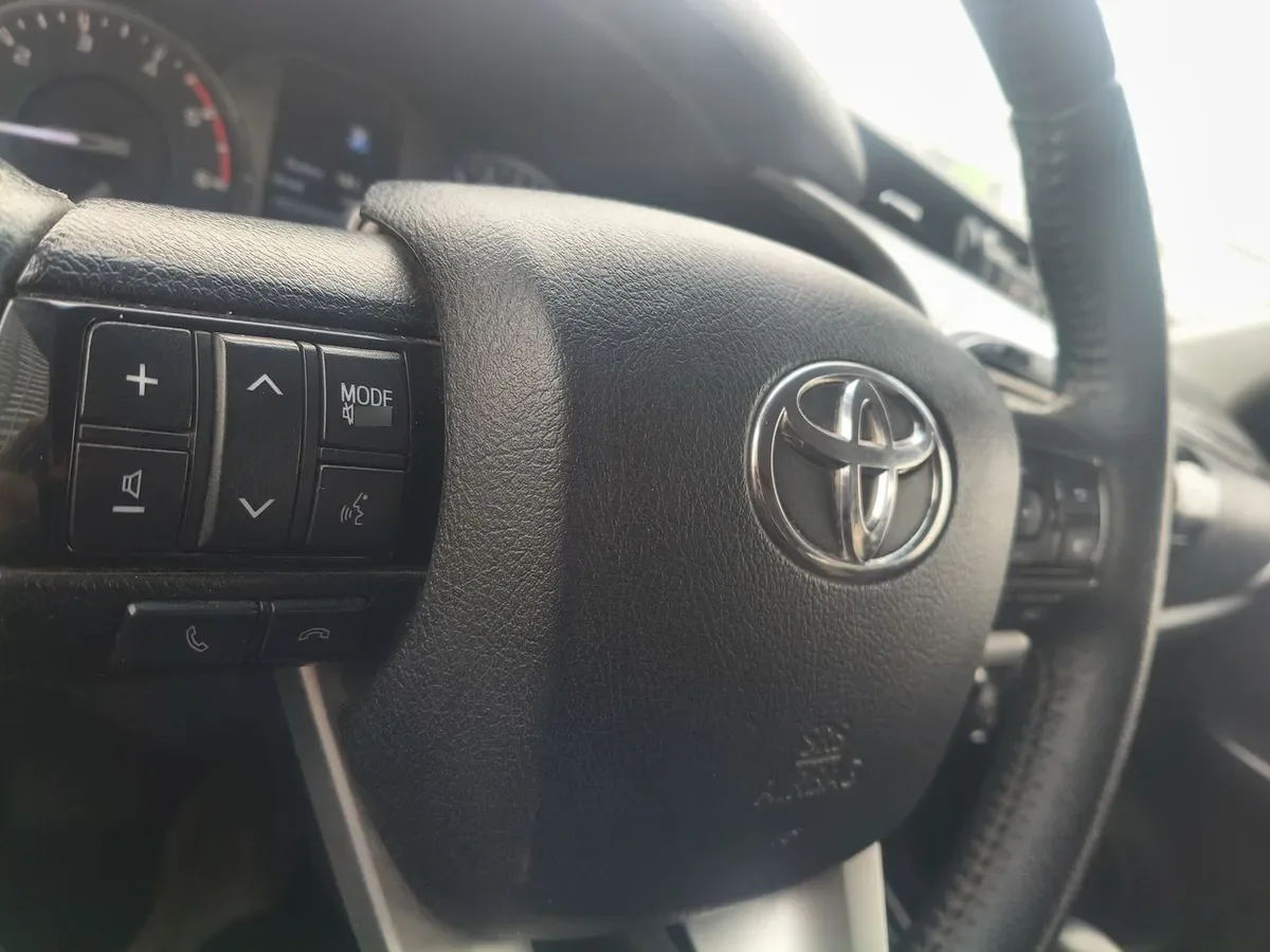 Toyota Hilux 2.8 Srv Diesel 4x4 Dob. Cab. At 4p año 2024