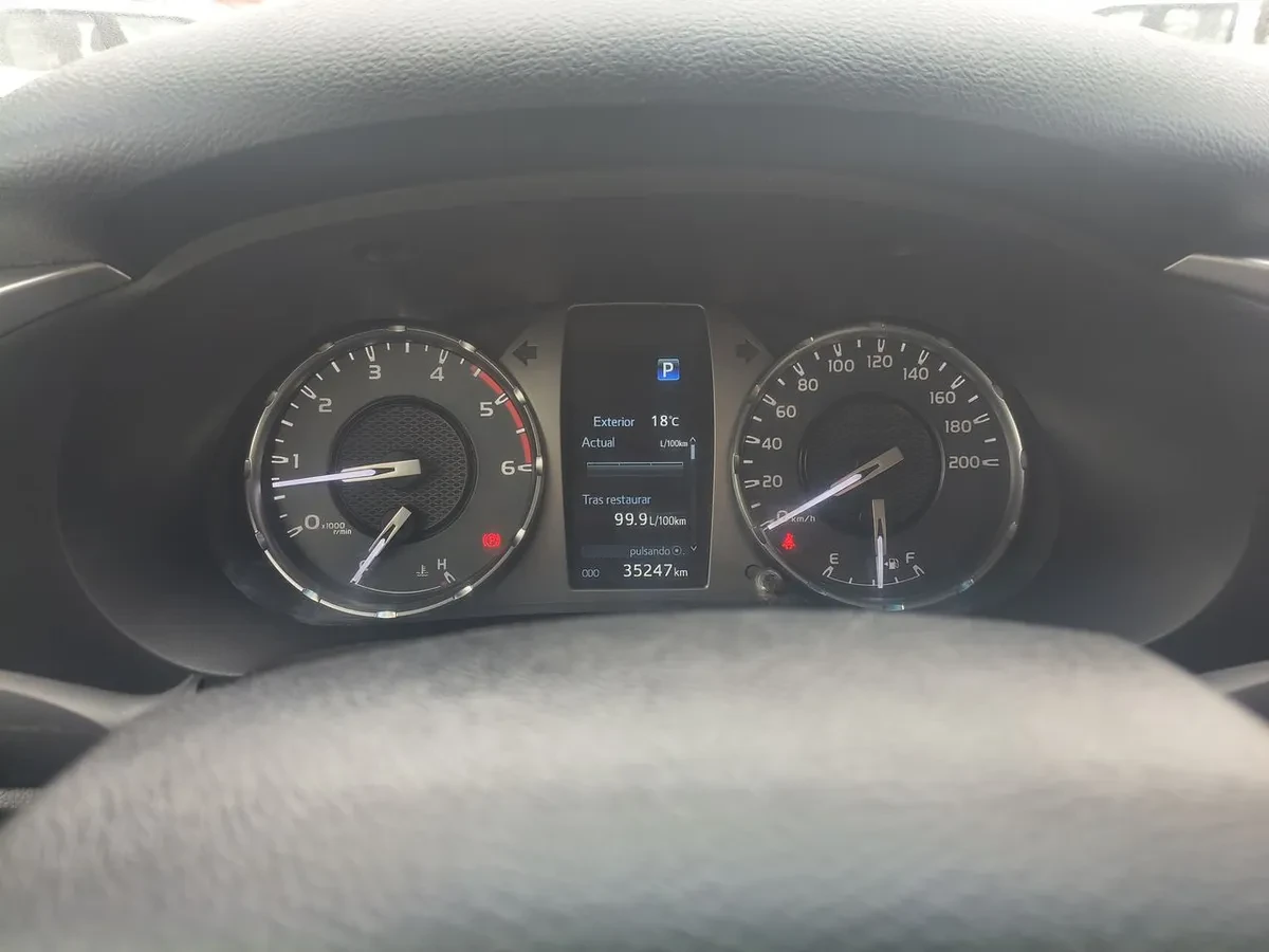 Toyota Hilux 2.8 Srv Diesel 4x4 Dob. Cab. At 4p año 2024