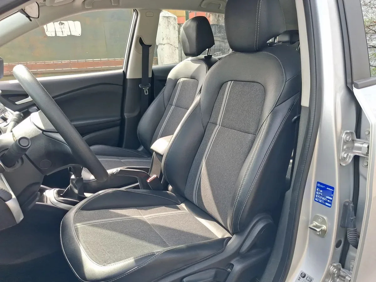 Chevrolet Tracker 1.2t Ltz P2 Fwd Mt 5p año 2023