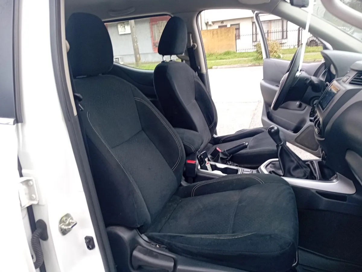 Nissan Np300 2.5 S 4x2 Dob. Cab. Mt 4p año 2018