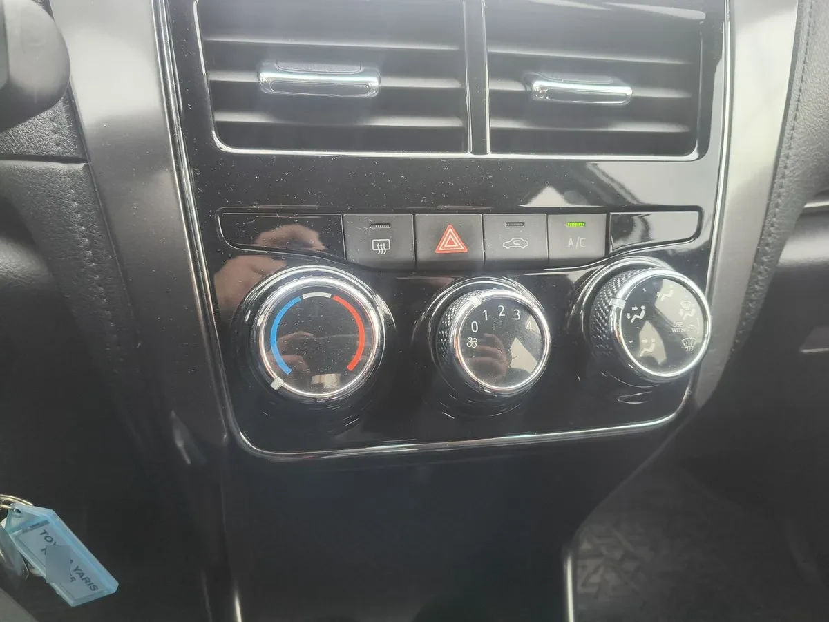 Toyota Yaris 1.5 Gli 4x2 Sdn Mt 4p año 2021