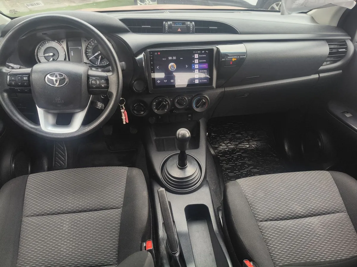 Toyota Hilux 2.4 Dx Diesel 4x4 Dob. Cab. 7ab Mt 4p año 2023