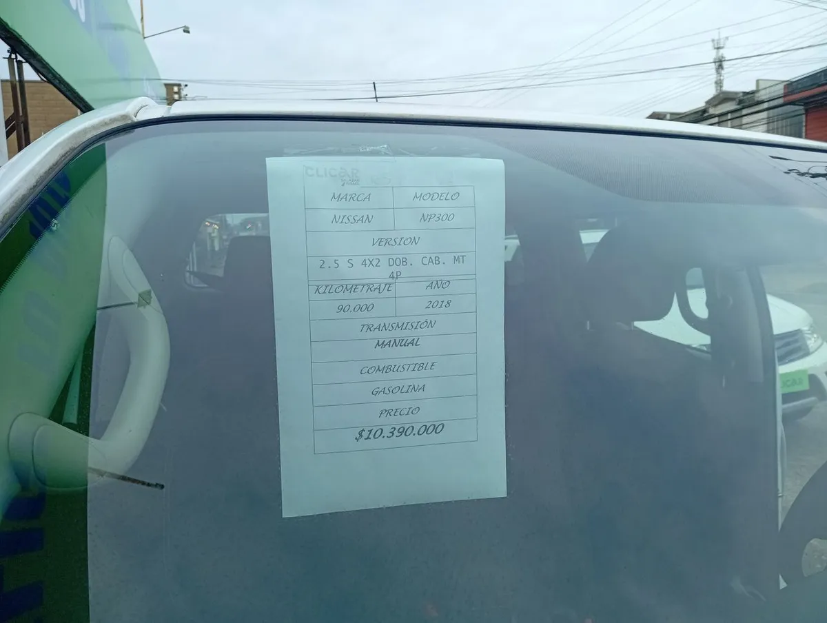 Nissan Np300 2.5 S 4x2 Dob. Cab. Mt 4p año 2018