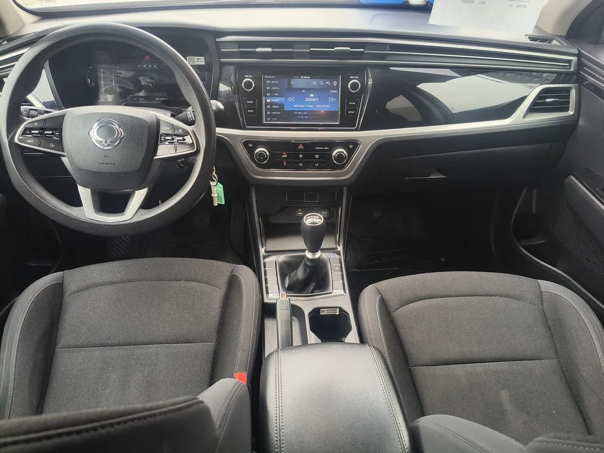 Ssangyong Korando 1.5 Lx Cg100 4x2 Mt 5p año 2021