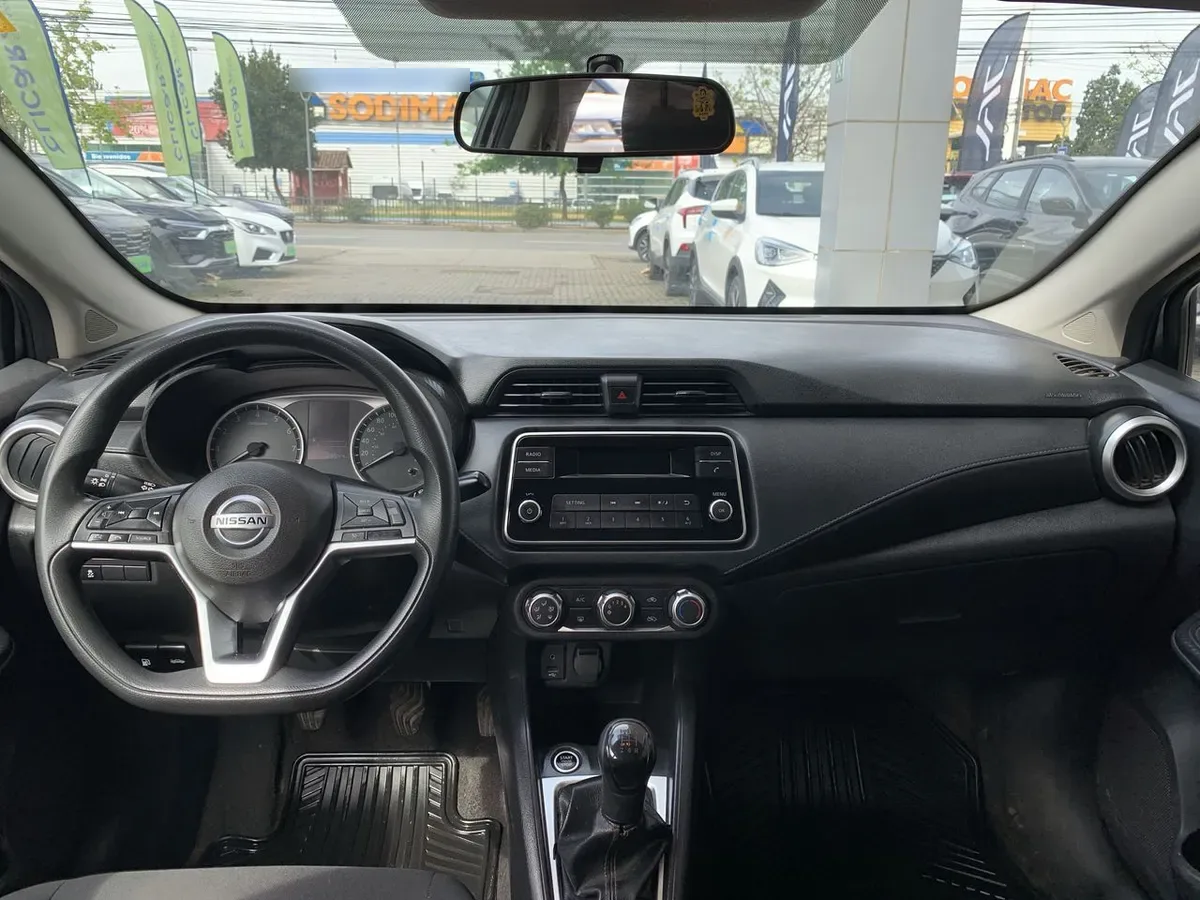 Nissan Versa 1.6 Sense 4x2 Mt 4p año 2022