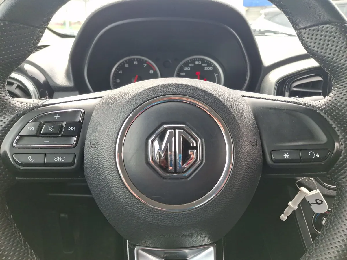 MG Mg 3 1.5 Std Plus 2wd Hb Mt 5p año 2025