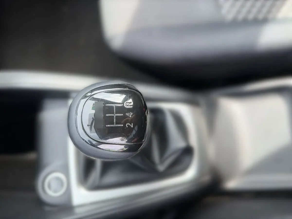 Nissan Versa 1.6 Sense 4x2 Mt 4p año 2023