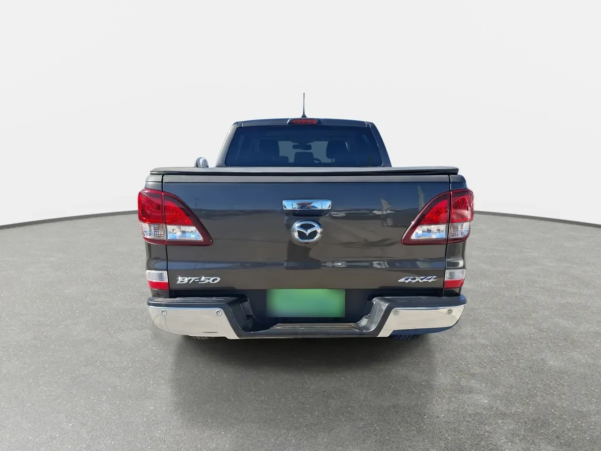Mazda Bt-50 3.2 Sdx High Dob. Cab. Diesel 4x4 6at 4p año 2022