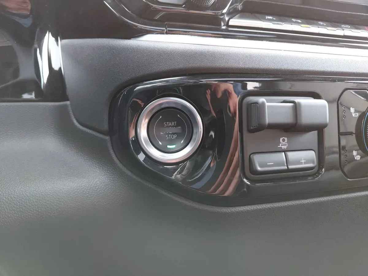 Chevrolet Silverado 5.3 Lt Trail Boss Z71 4x4 At 4p año 2026