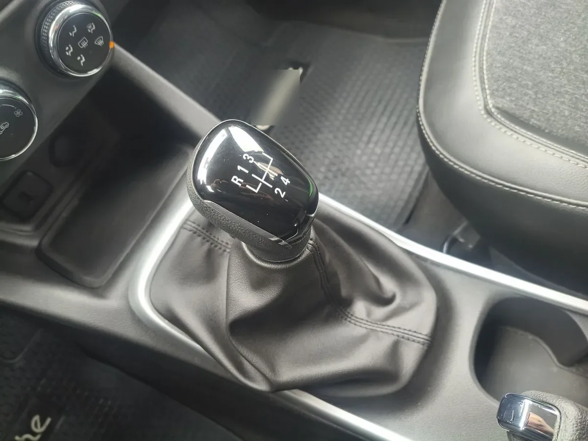 Chevrolet Tracker 1.2t Ltz Fwd Mt 5p año 2022