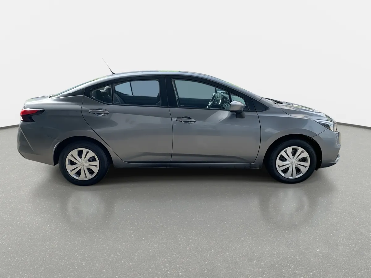 Nissan Versa 1.6 Sense 4x2 Mt 4p año 2022