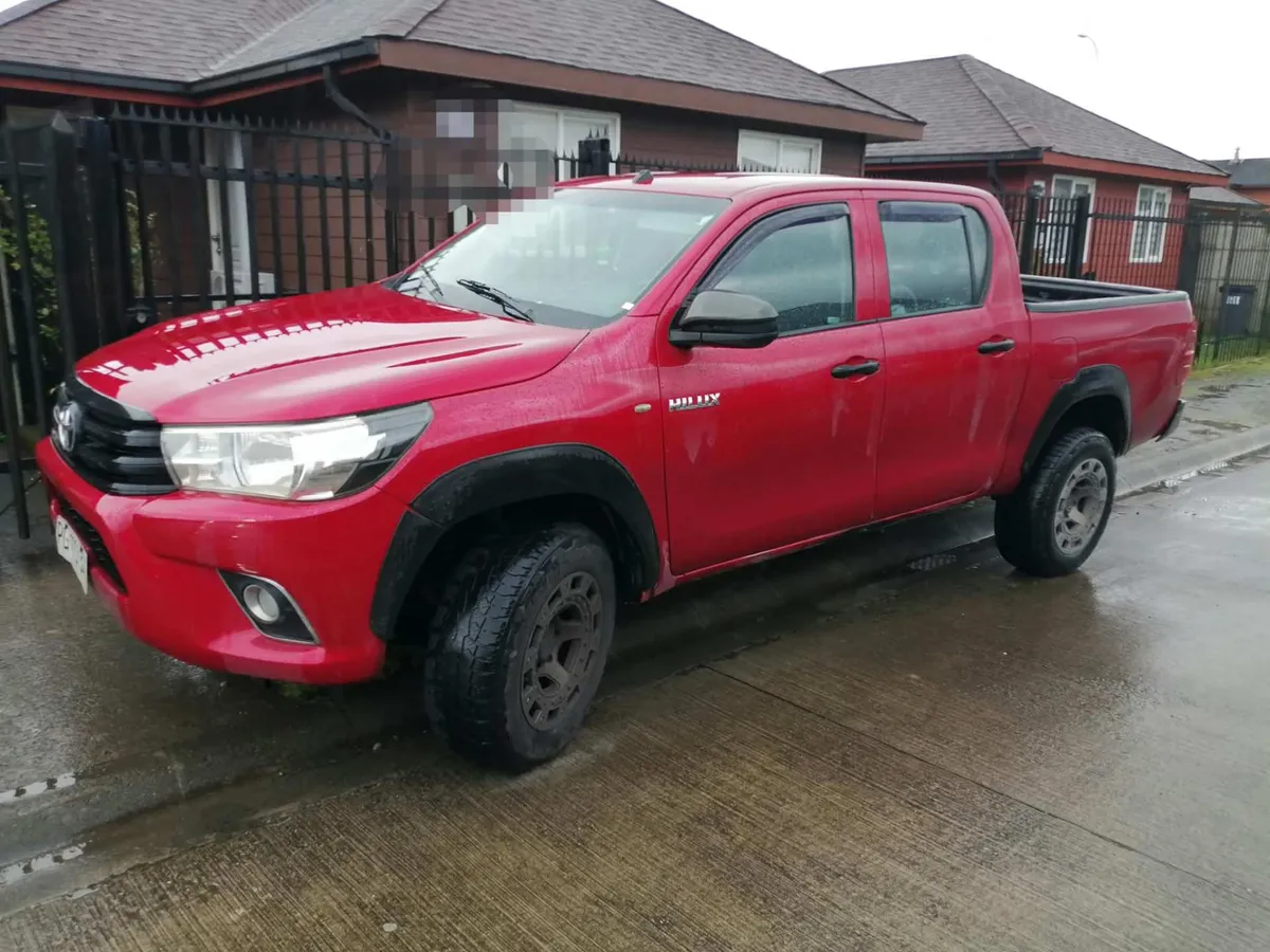 TOYOTA HILUX 2.4 4×4 Mt Sr Diesel año 2020