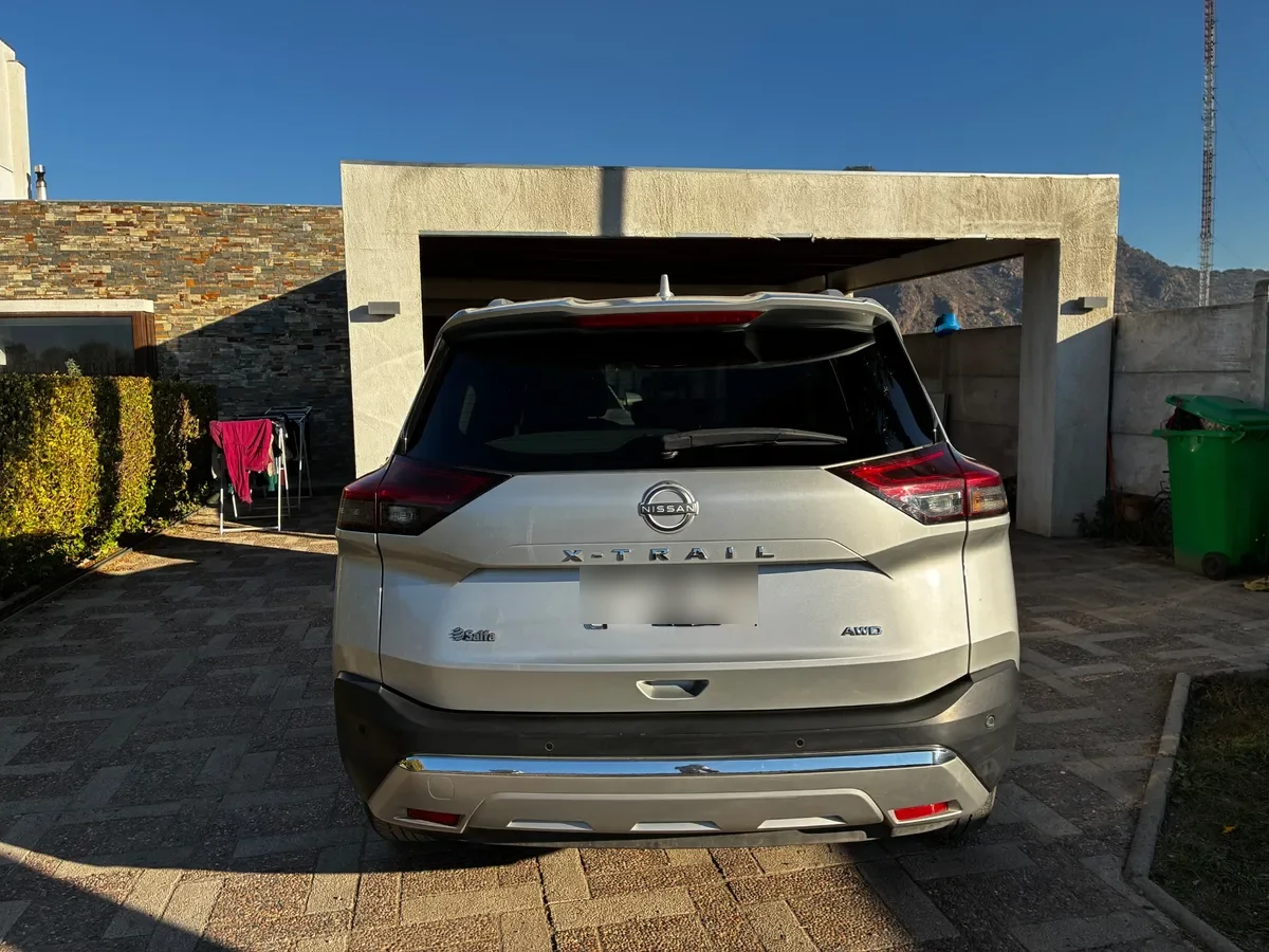 NISSAN X-TRAIL 2.5 Exclusive 3row At 4x4 año 2024