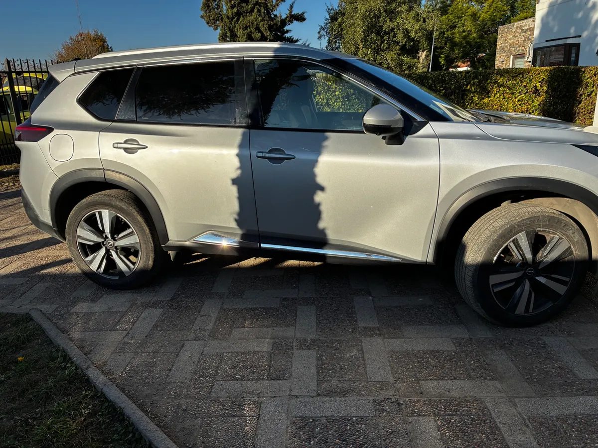 NISSAN X-TRAIL 2.5 Exclusive 3row At 4x4 año 2024