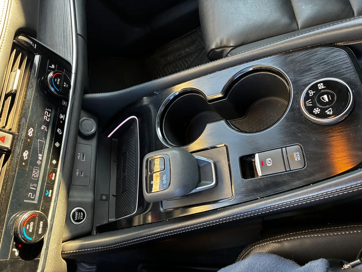 NISSAN X-TRAIL 2.5 Exclusive 3row At 4x4 año 2024