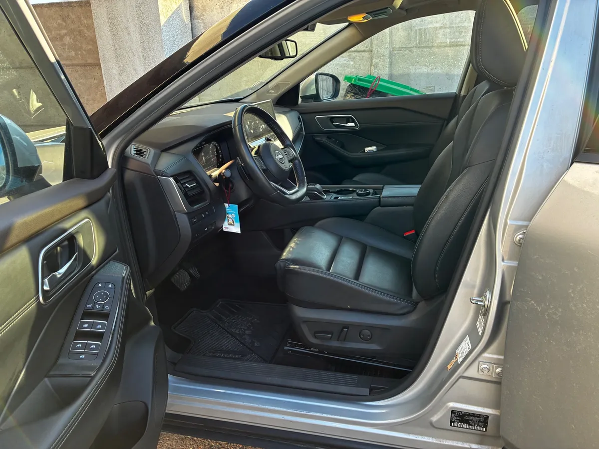 NISSAN X-TRAIL 2.5 Exclusive 3row At 4x4 año 2024