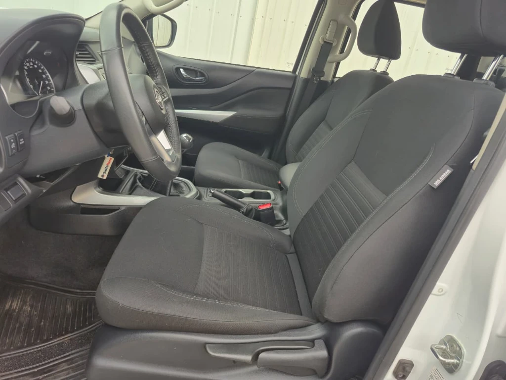 Nissan Navara Navara Xe 2.3 Mt 4x2 año 2023