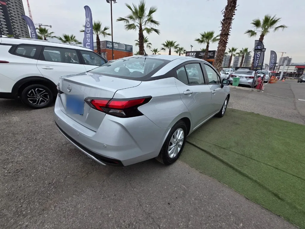 Nissan Versa 1.6 Sense 4x2 Mt 4p año 2025