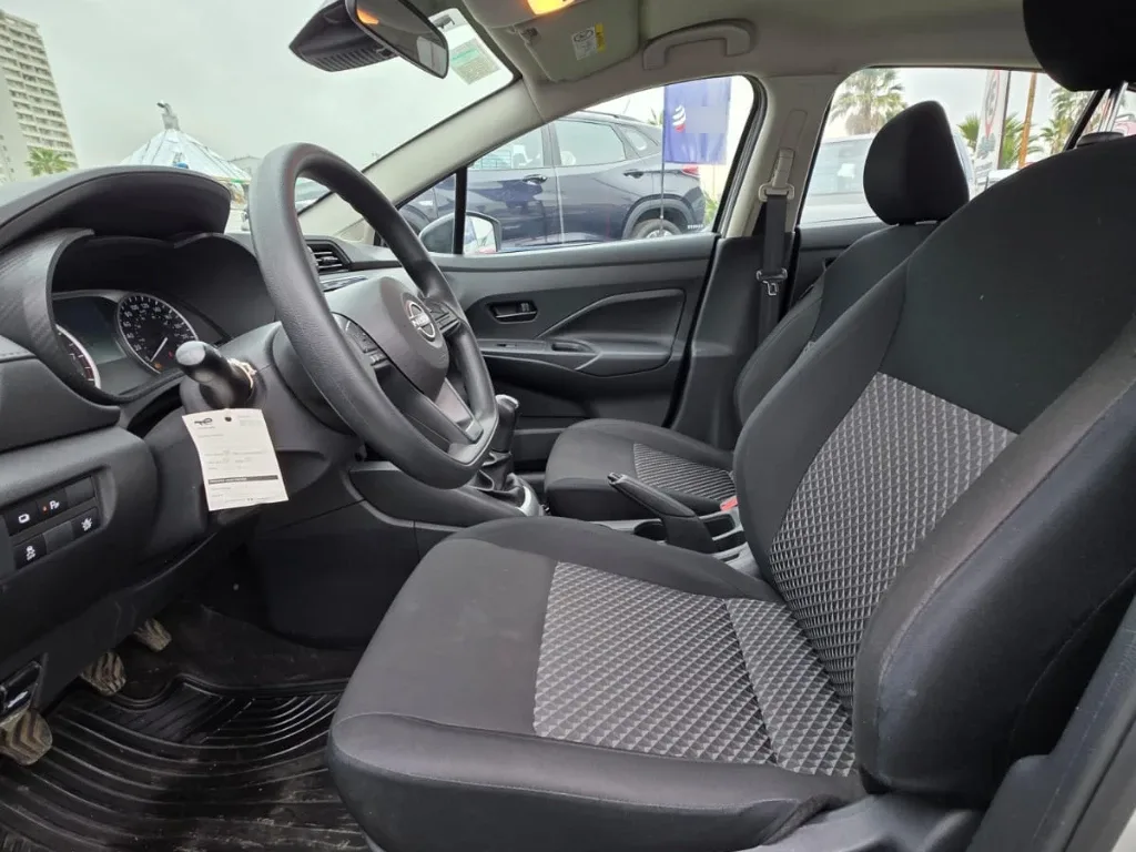 Nissan Versa 1.6 Sense 4x2 Mt 4p año 2025