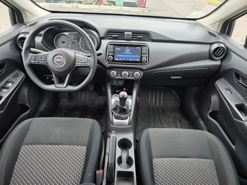 Nissan Versa 1.6 Sense 4x2 Mt 4p año 2025