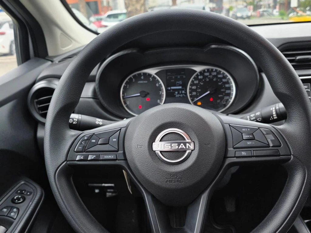 Nissan Versa 1.6 Sense 4x2 Mt 4p año 2025