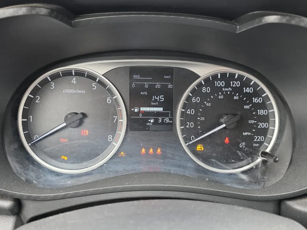 Nissan Versa 1.6 Sense 4x2 Mt 4p año 2025