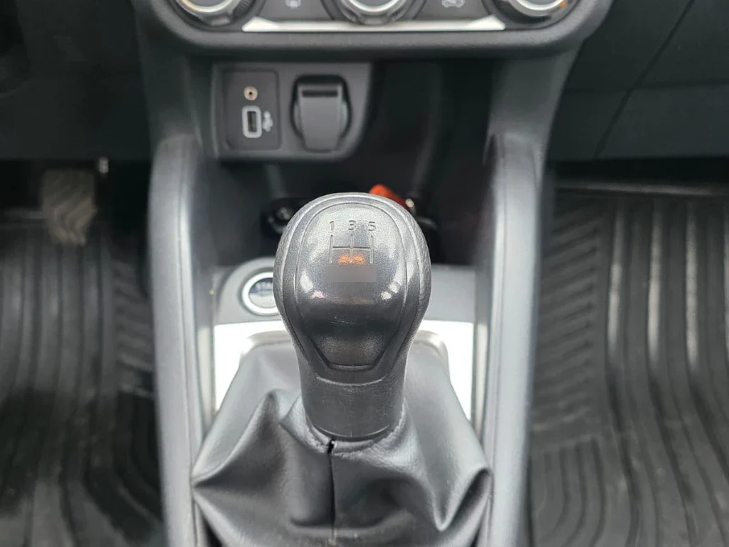Nissan Versa 1.6 Sense 4x2 Mt 4p año 2025