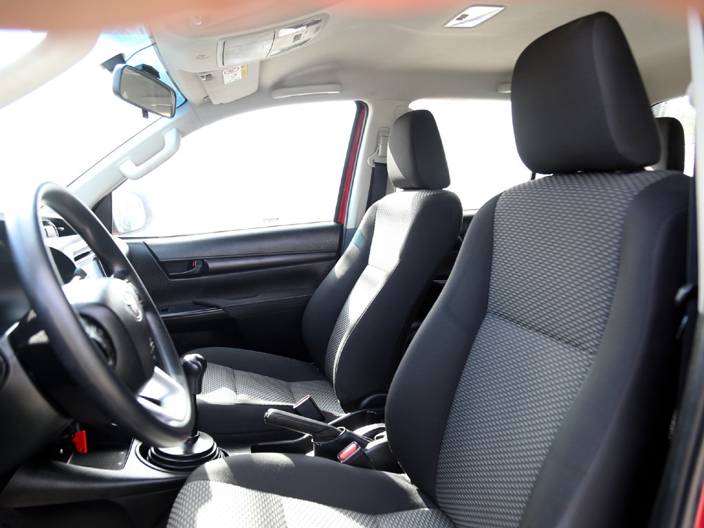 Toyota Hilux Dx 2.4 4x4 Mt año 2023