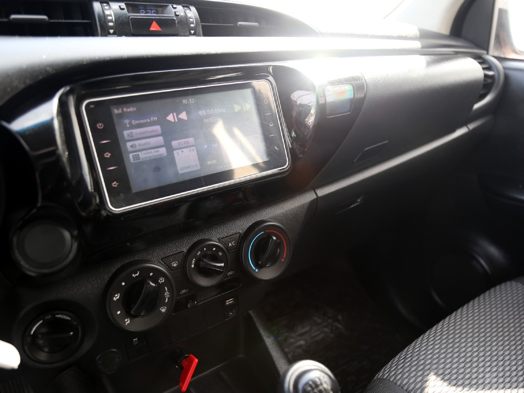 Toyota Hilux Dx 2.4 4x4 Mt año 2023