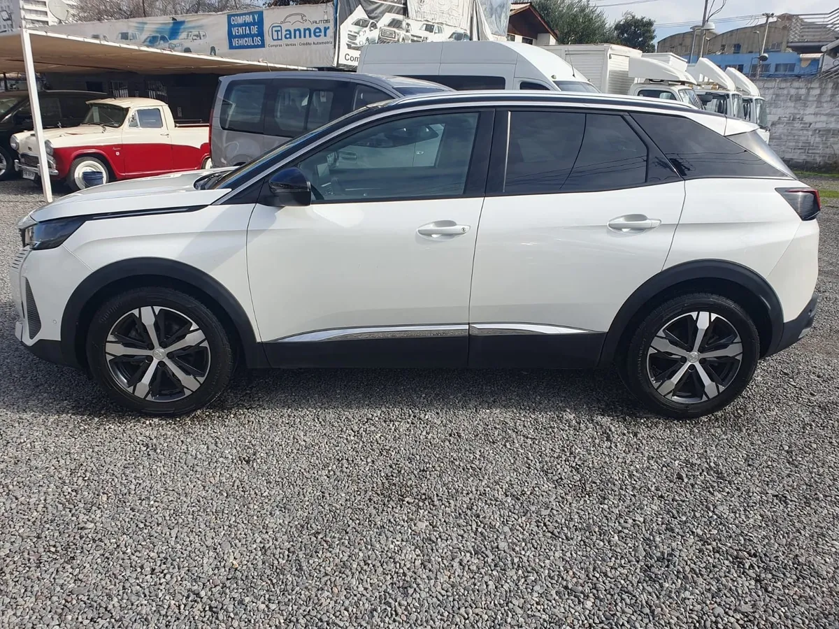 PEUGEOT 3008  año 2023
