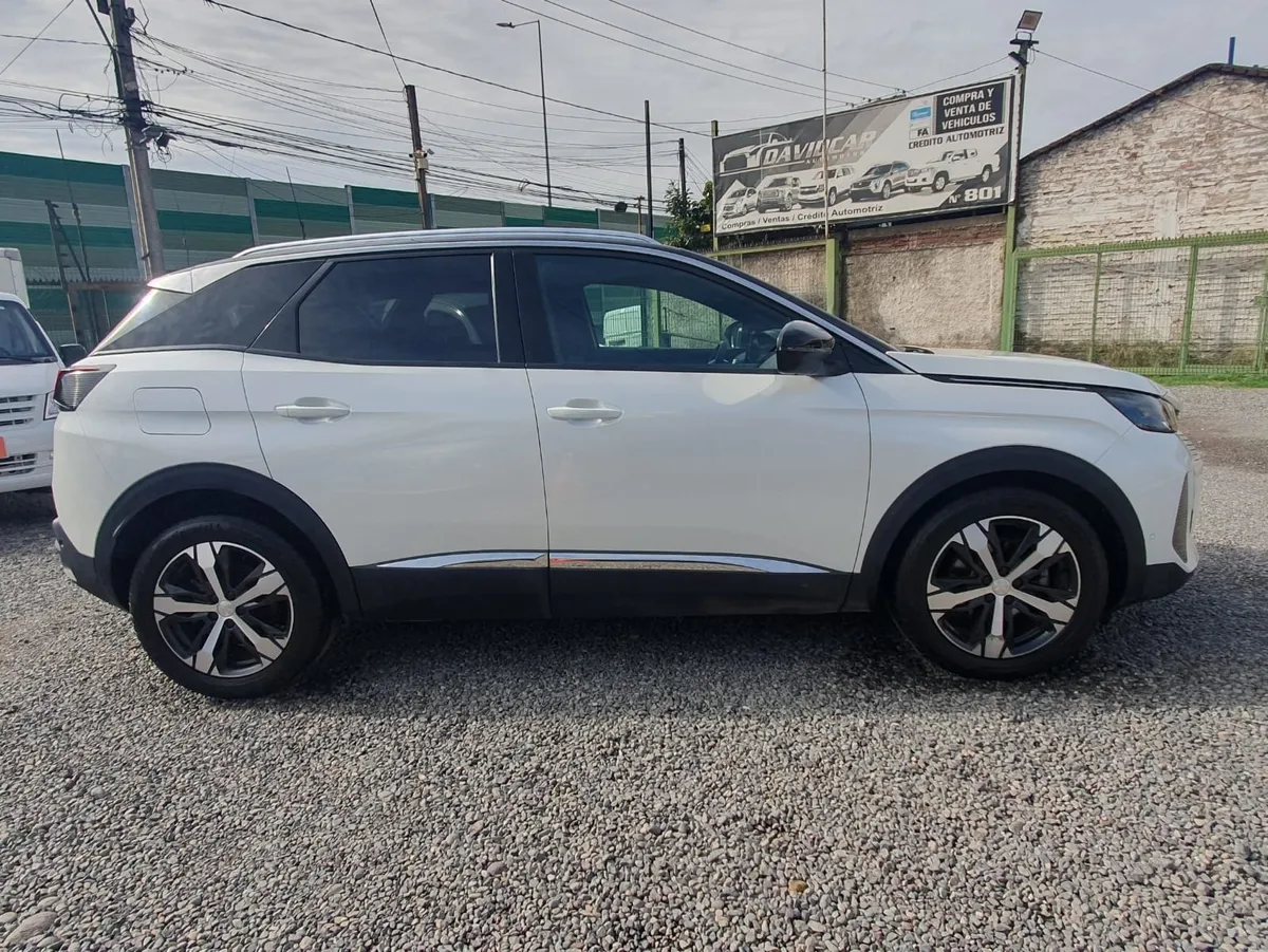 PEUGEOT 3008  año 2023