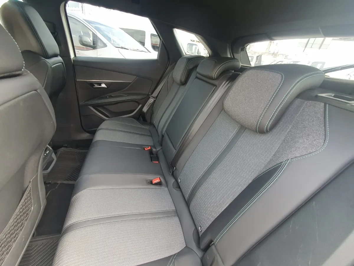 PEUGEOT 3008  año 2023