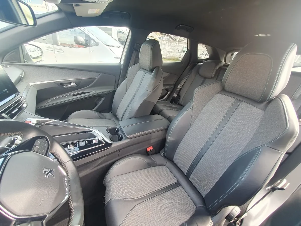 PEUGEOT 3008  año 2023