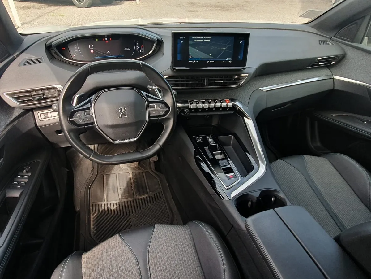 PEUGEOT 3008  año 2023