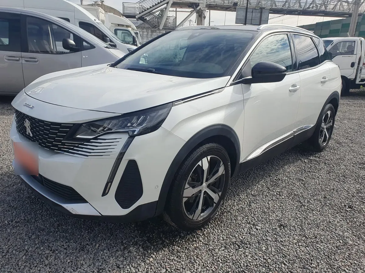 PEUGEOT 3008  año 2023