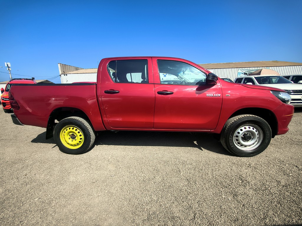 Toyota Hilux 2.4 Diesel 4x2 T/m año 2023