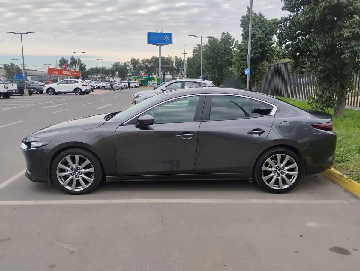 MAZDA MAZDA3 2.0 Sedán V 7g At año 2020