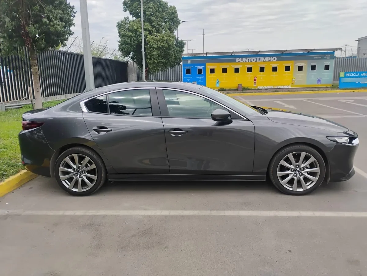 MAZDA MAZDA3 2.0 Sedán V 7g At año 2020