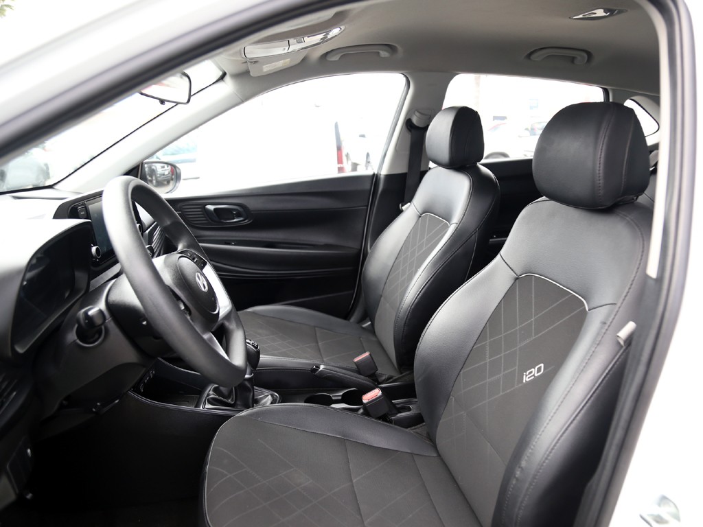 Hyundai I20 Plus 1.4 Mt año 2025