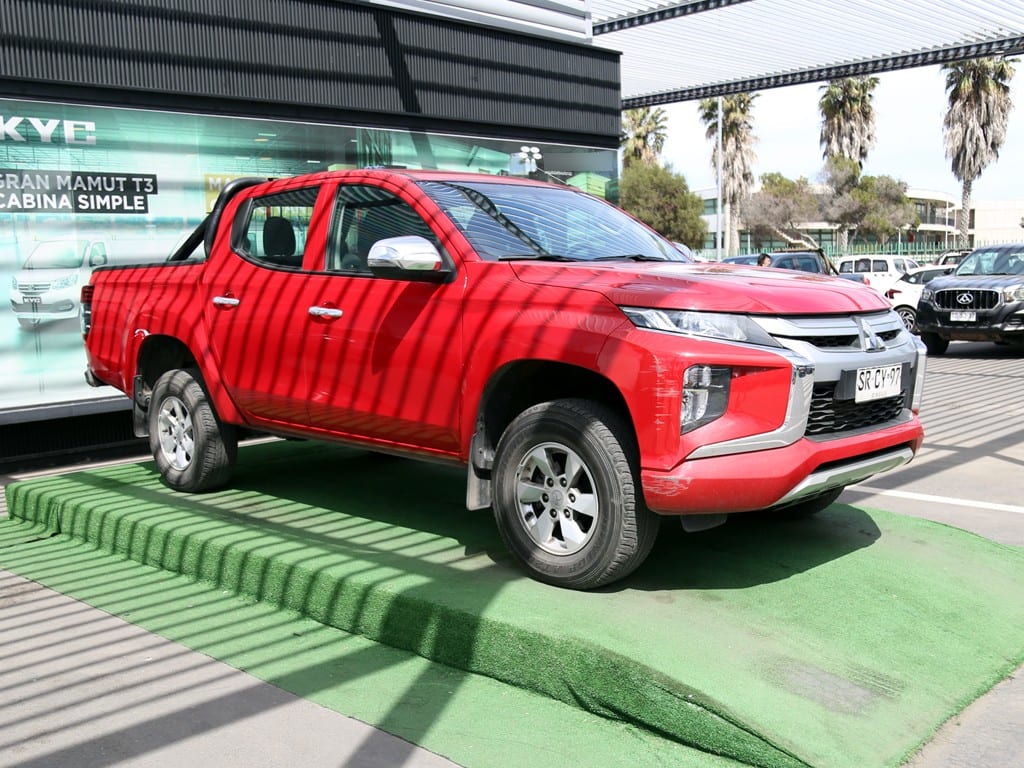 Mitsubishi L200 Katana 2.4 4x4 Mt año 2023