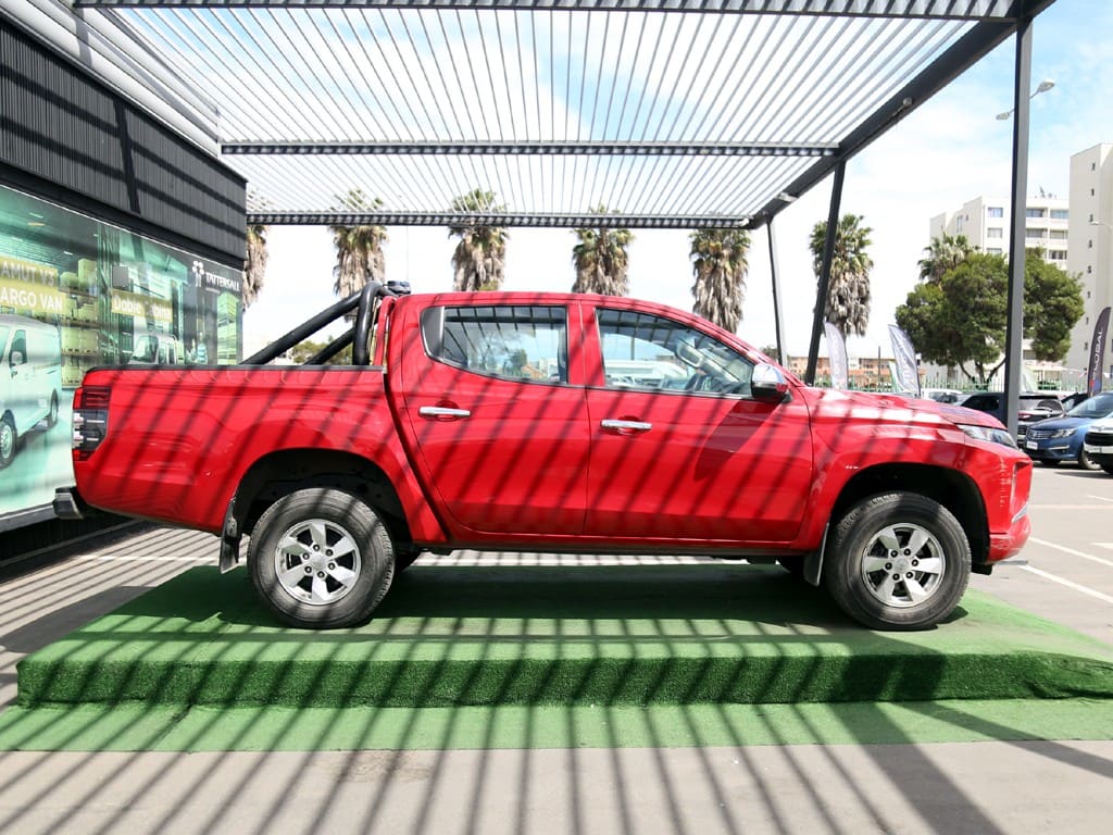 Mitsubishi L200 Katana 2.4 4x4 Mt año 2023