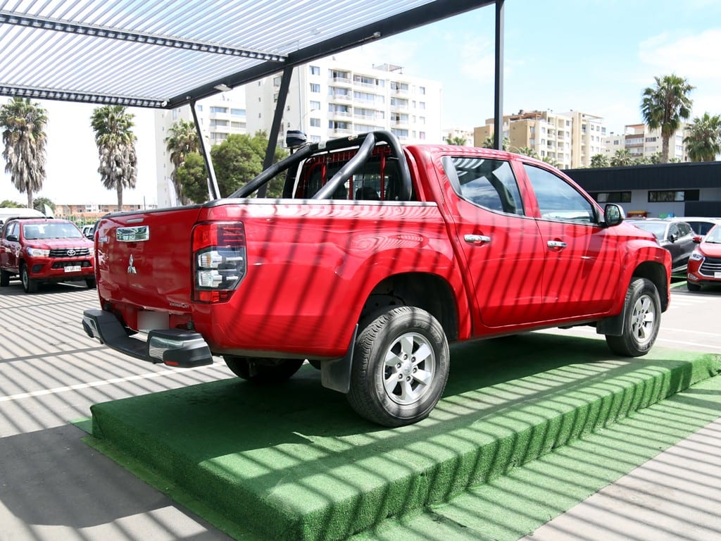 Mitsubishi L200 Katana 2.4 4x4 Mt año 2023