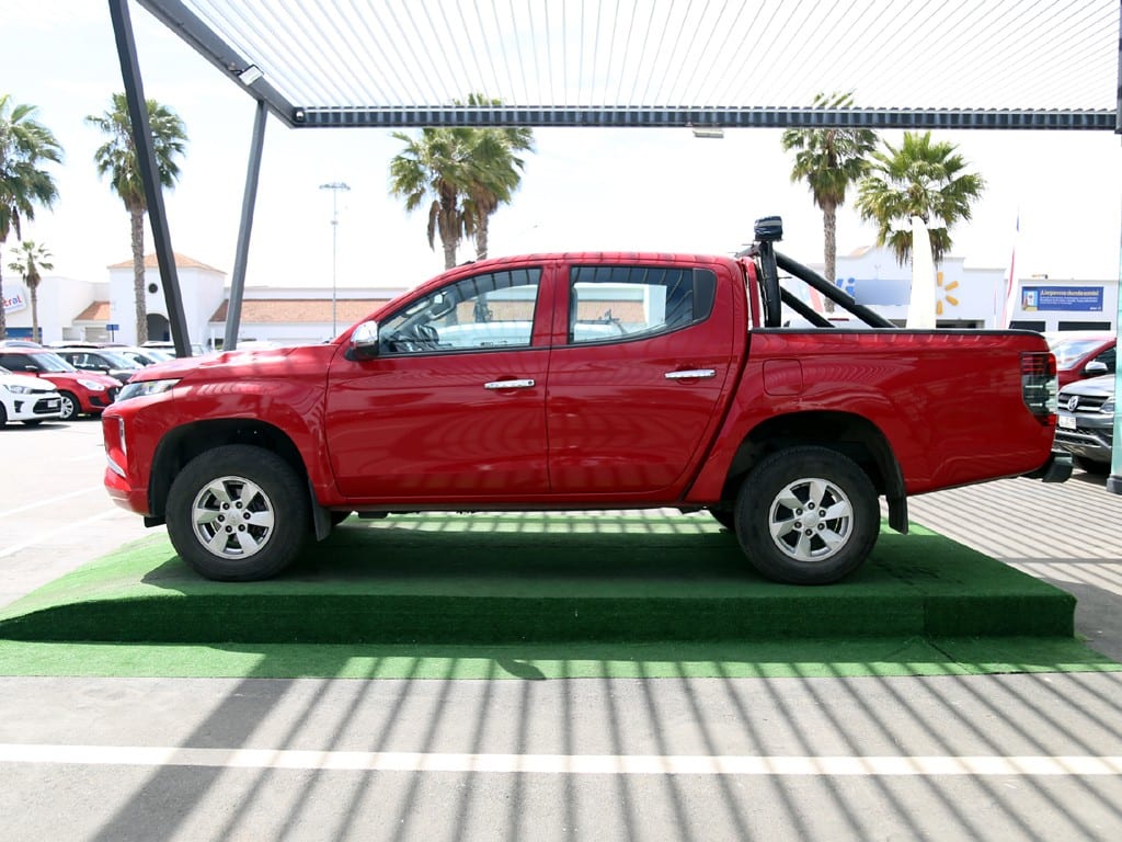 Mitsubishi L200 Katana 2.4 4x4 Mt año 2023