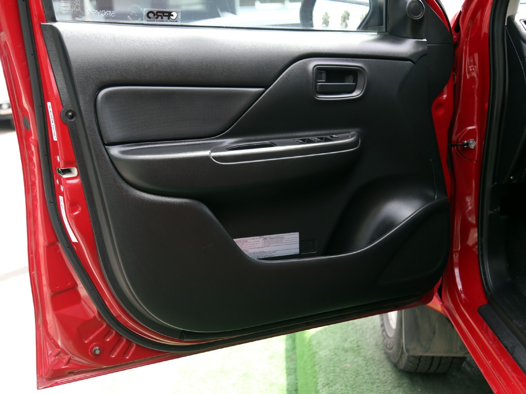 Mitsubishi L200 Katana 2.4 4x4 Mt año 2023