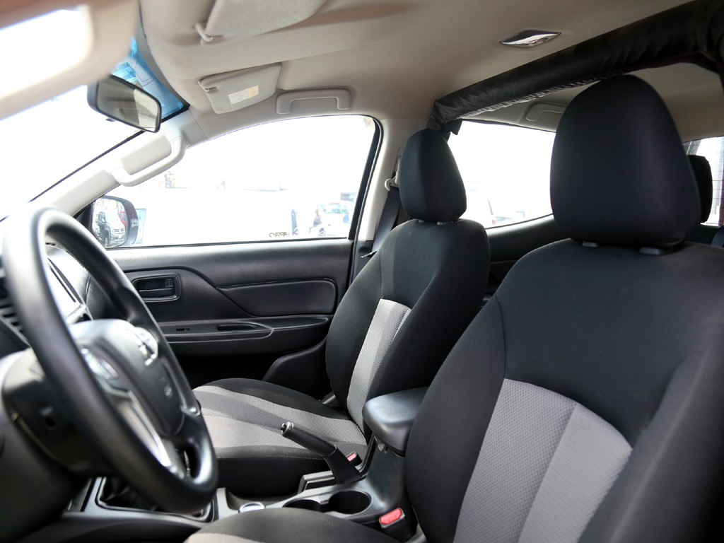 Mitsubishi L200 Katana 2.4 4x4 Mt año 2023